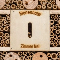 Insektenhotel Mit Spitzdach Aufhängung Ganzjährig Bewohnbar Holz 13 Insektenhotel Mit Spitzdach Aufhängung Ganzjährig Bewohnbar Holz -Haushaltsgeräte Geschäft 10038022 yy 0005 logo
